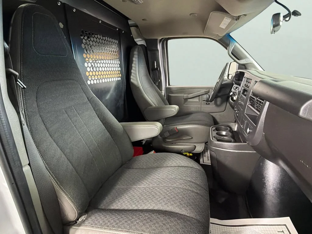 Used 2025 Summit White Chevrolet WT image 31