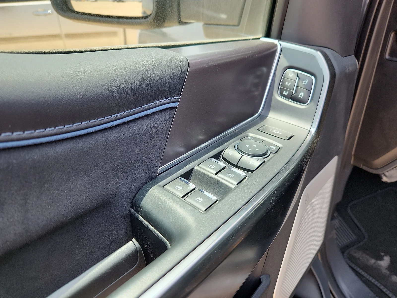 New 2026 Carbonized Gray Metallic Ford F-350® Platinum® image 15
