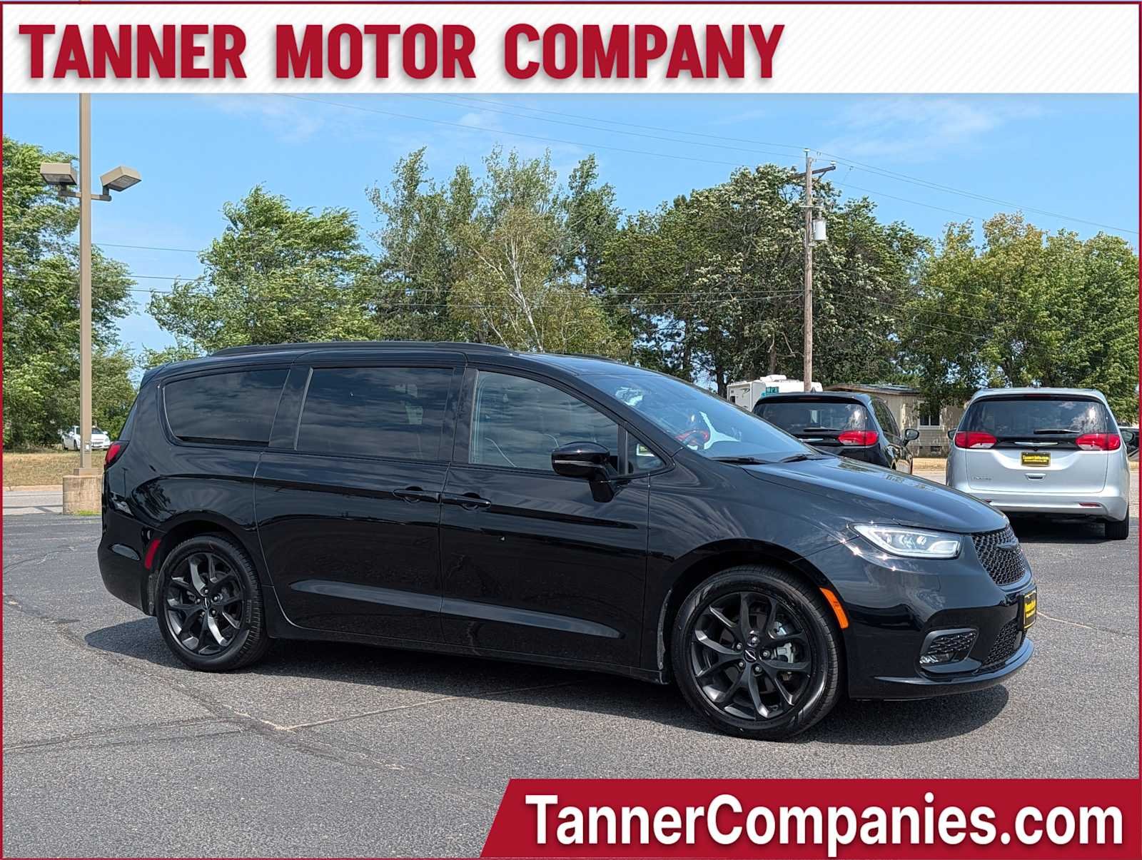 Diamond Black Crystal Pearlcoat 2025 Chrysler Pacifica Minivan Front-Wheel Drive 9-Speed Automatic