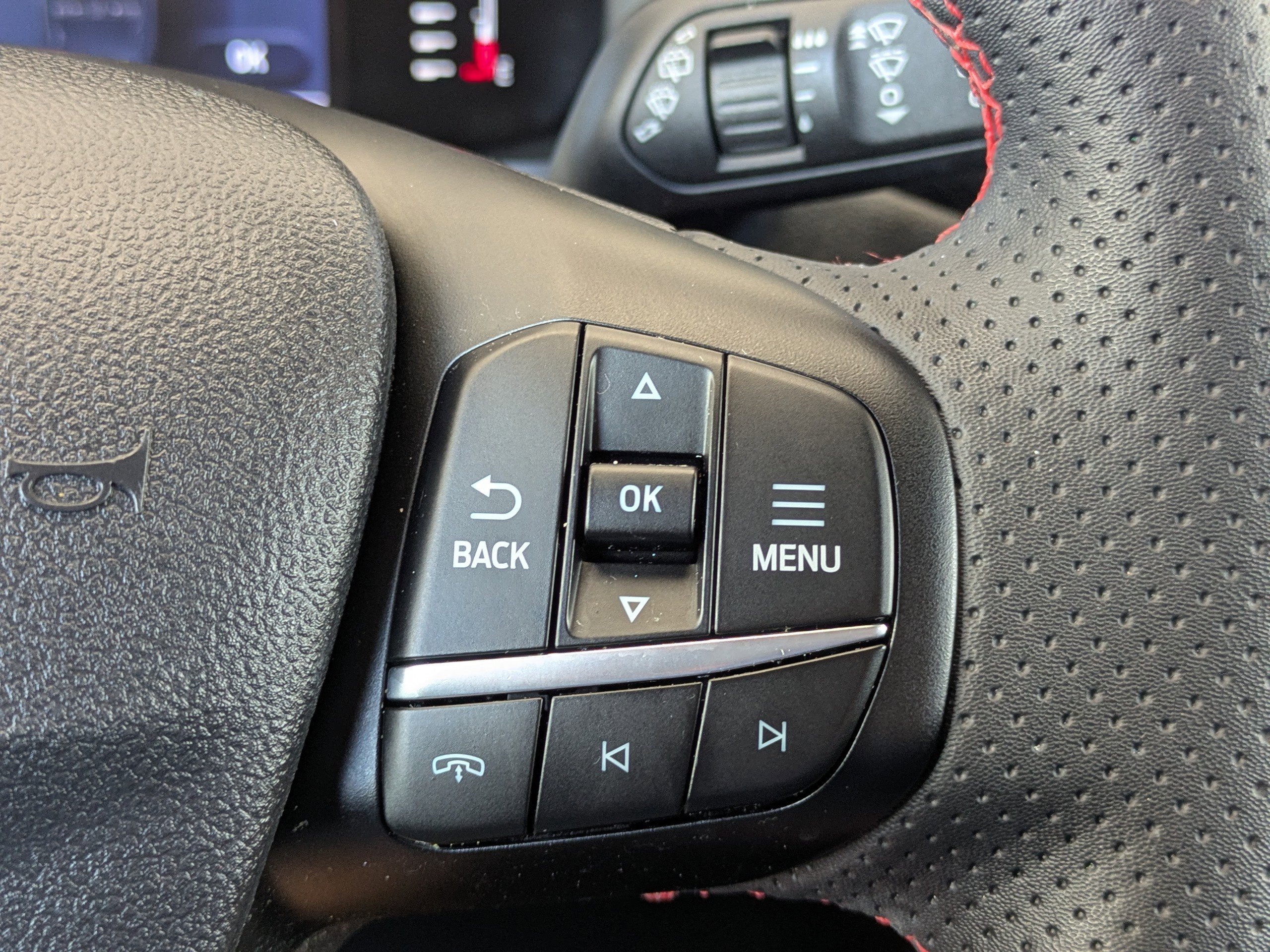 Used 2023 Agate Black Metallic Ford ST-Line image 27