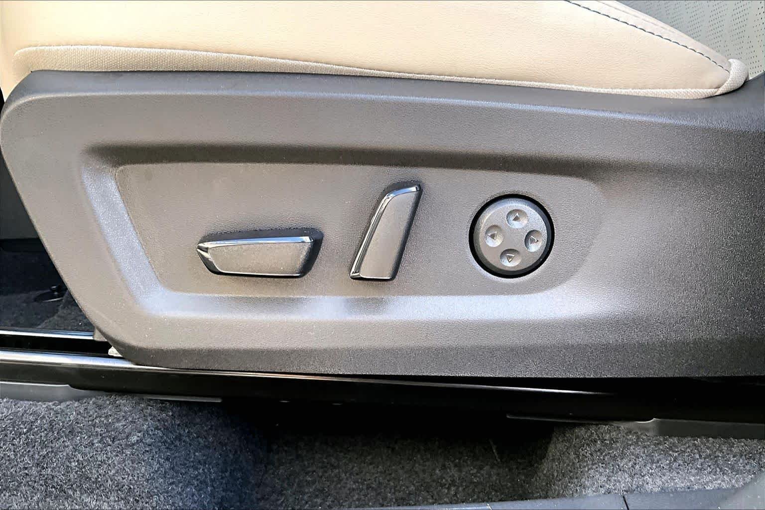 New 2026 Champagne Silver Metallic Nissan Platinum image 14