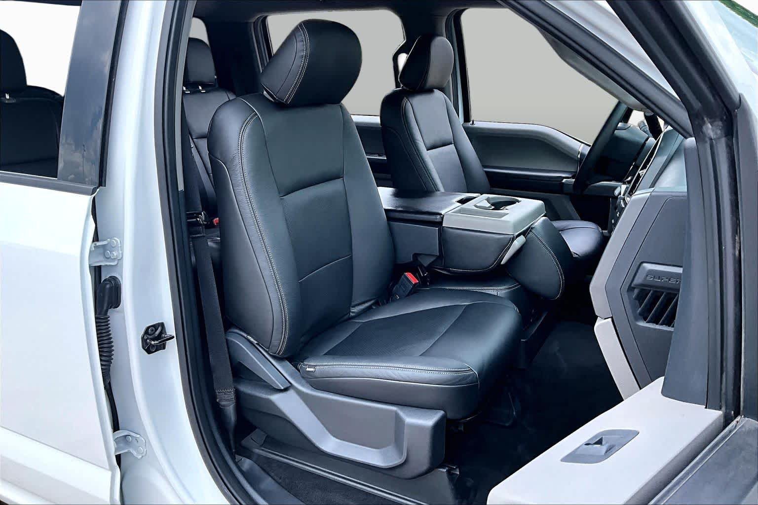 Used 2022 Oxford White Ford XLT image 9