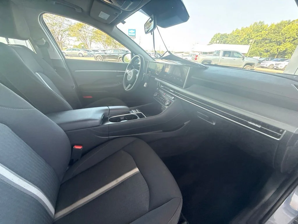 Used 2025 Blue Hyundai SEL image 33
