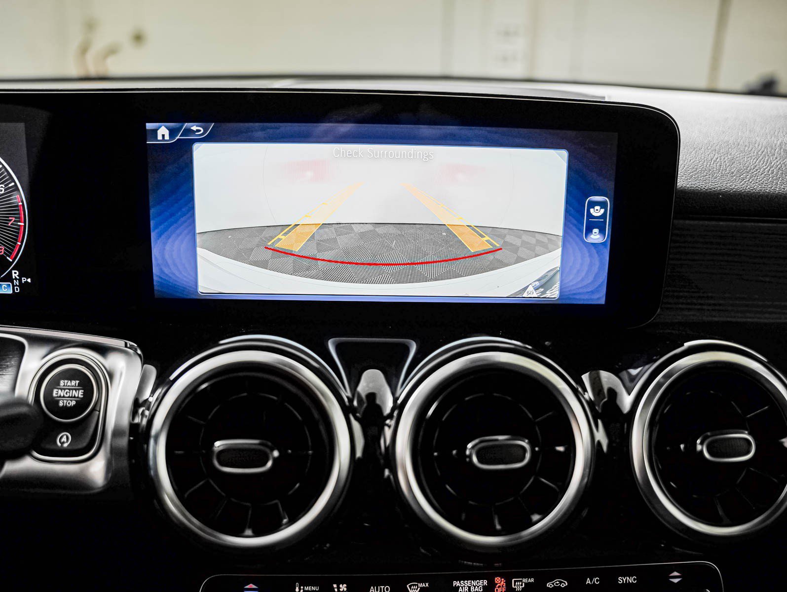 New 2026 Polar White Mercedes-Benz GLB 250 image 21