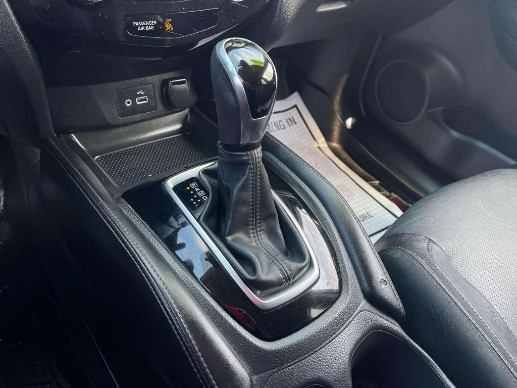 Used 2018 Gun Metallic Nissan SL image 14