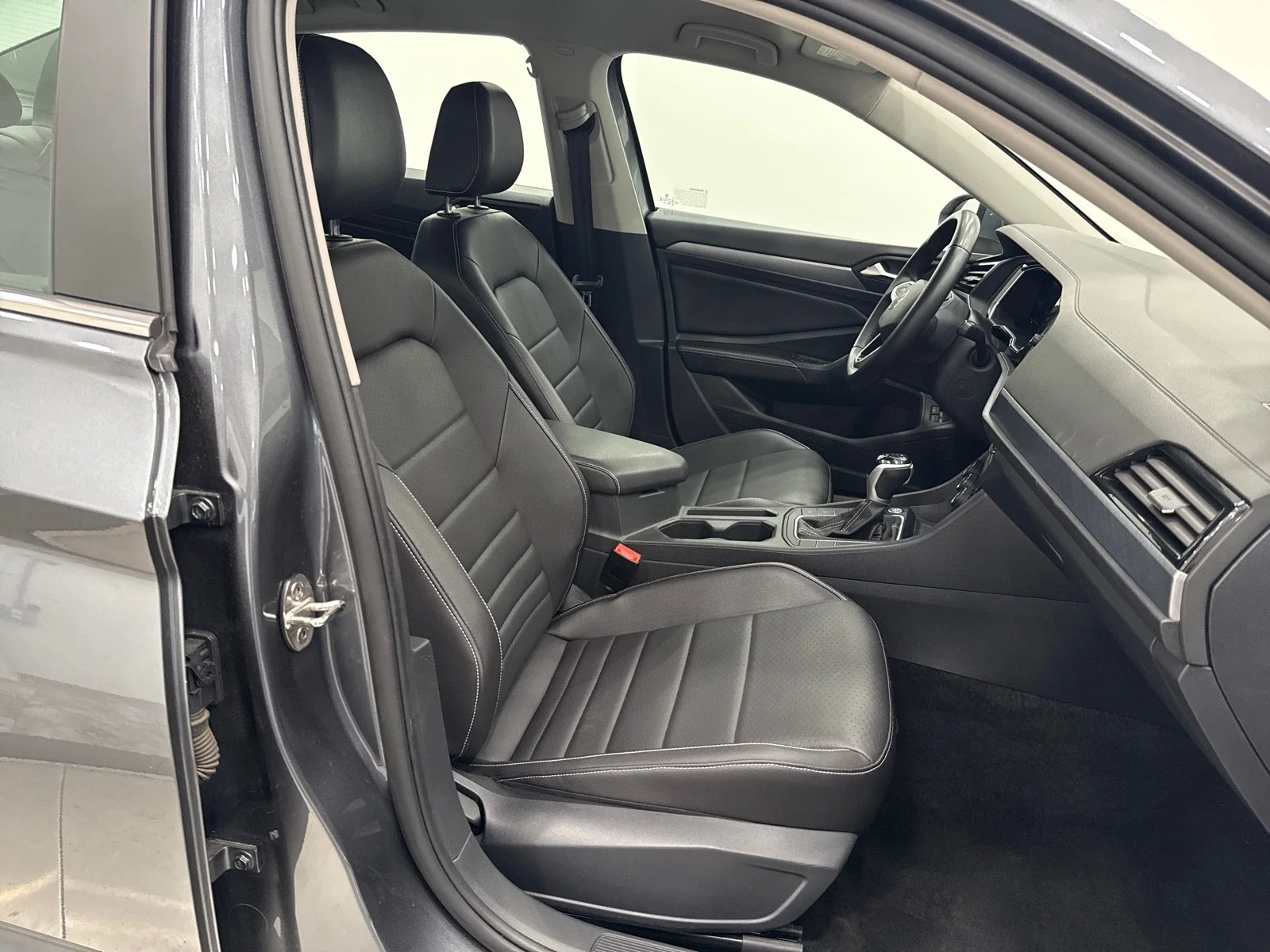 Used 2024 Platinum Gray Metallic Volkswagen SE image 45