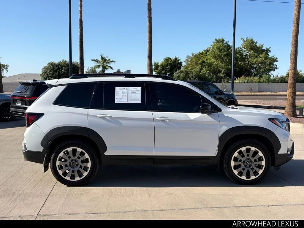 Used 2025 White Honda Black Edition image 7