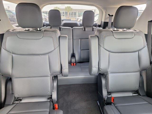 New 2026 Star White Metallic Tri-Coat Ford Active image 37