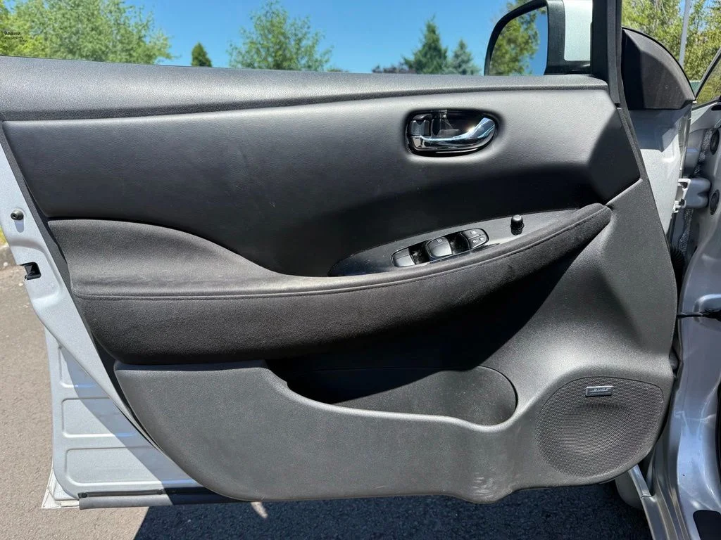 Used 2017 Brilliant Silver Nissan SV image 20