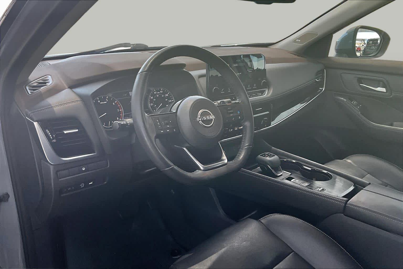 Used 2023 Boulder Gray Pearl Nissan SL image 18