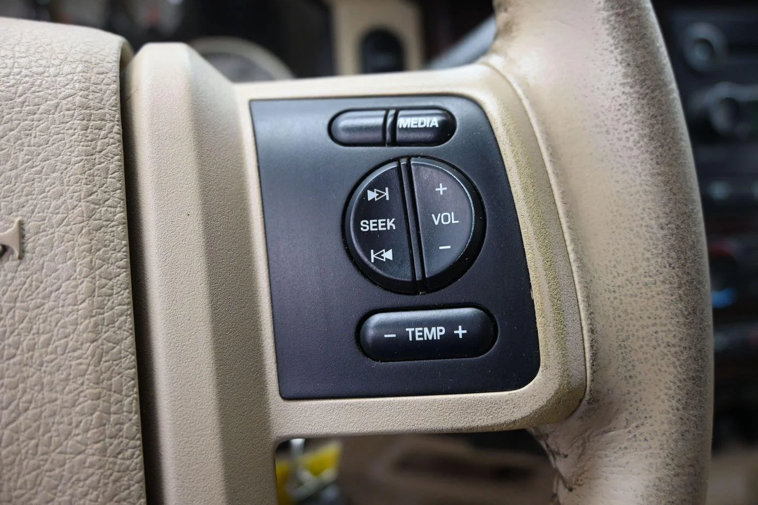 Used 2008 White Ford XL image 23
