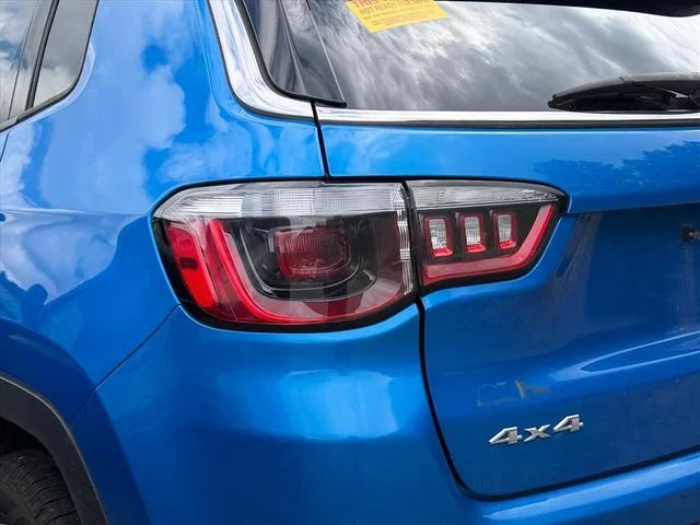 Used 2022 Blue Jeep Latitude image 18