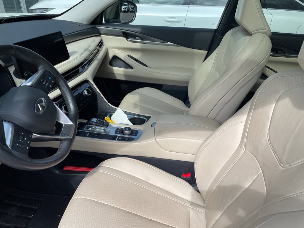 Certified Used 2024 Majestic White INFINITI LUXE image 4