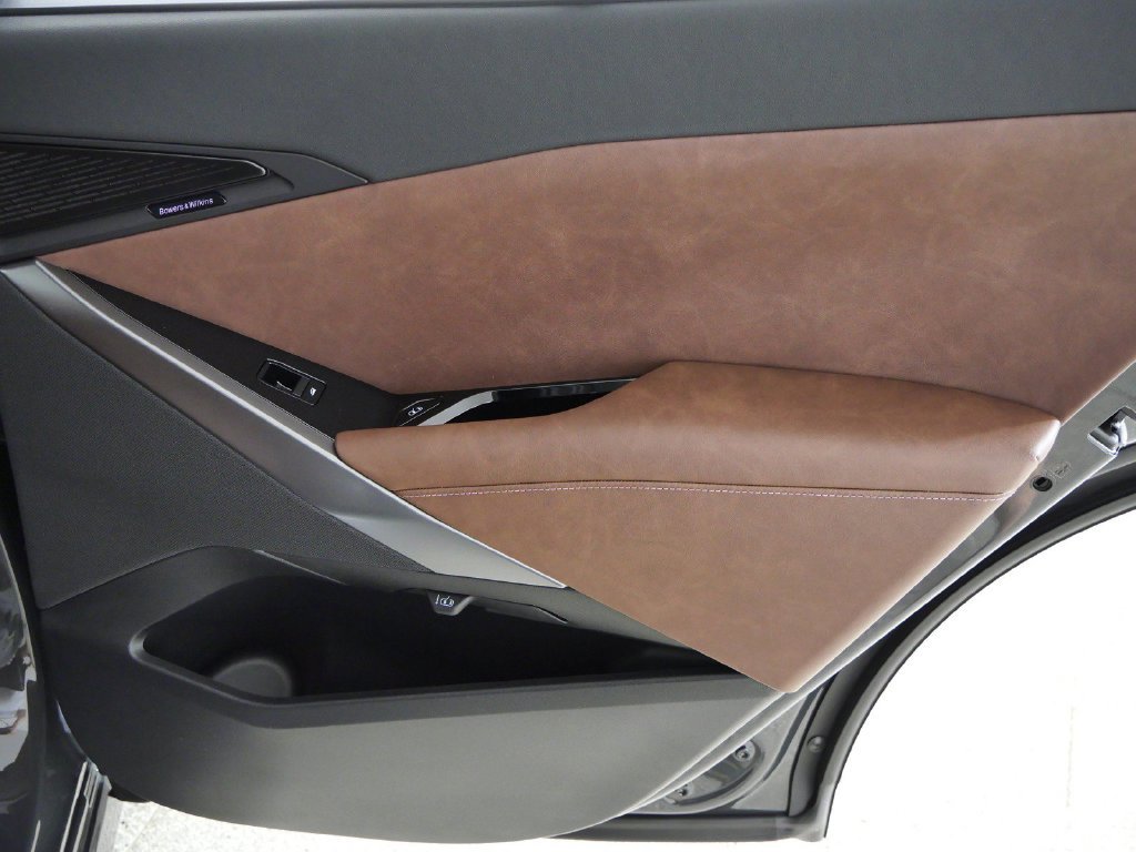 New 2027 Dravit Grey Metallic BMW  image 24