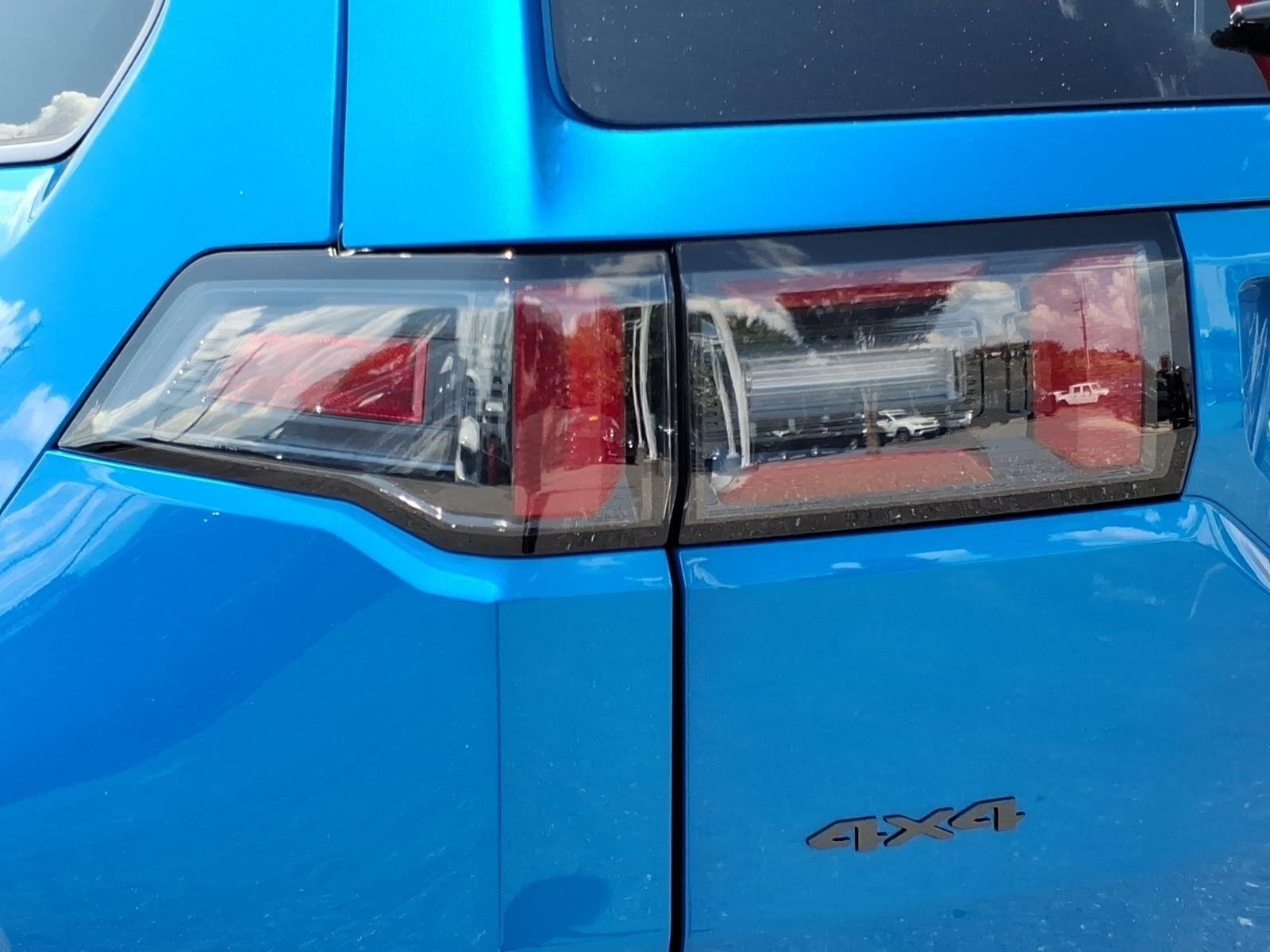 New 2026 Hydro Blue Pearl-Coat Exterior Paint Jeep Laredo image 17