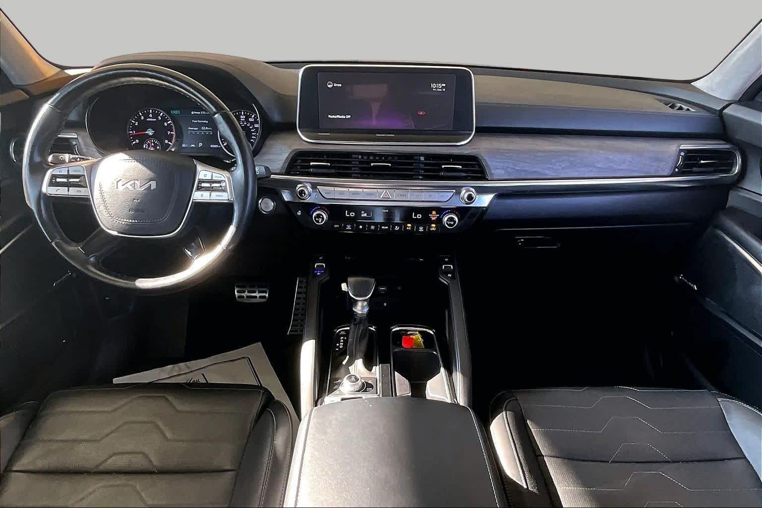 Used 2022 Wolf Gray Kia SX image 16