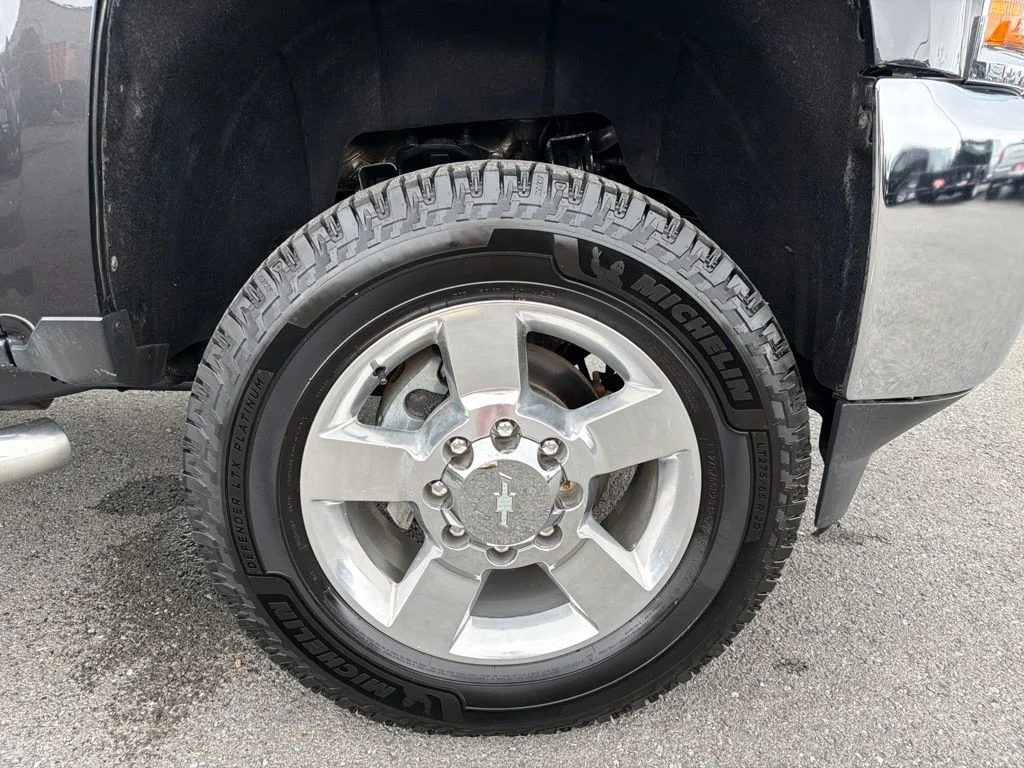 Used 2016 Gray Chevrolet LT image 14