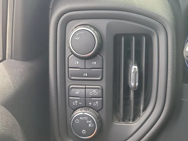 Used 2024 White Chevrolet Custom image 28