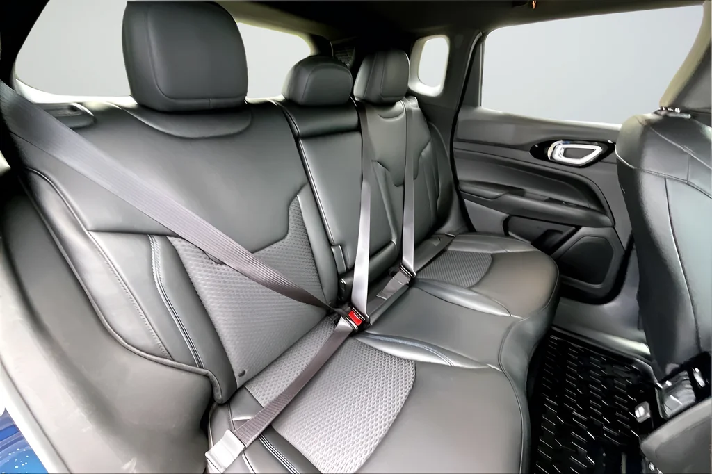 New 2026 Fathom Blue Pearl Coat Jeep Latitude image 22
