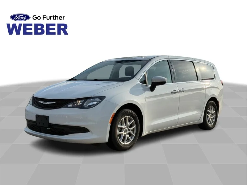 2022 Chrysler Voyager LX's photo