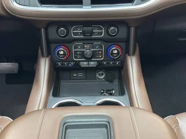 Used 2022 Iridescent Pearl Tricoat Chevrolet High Country image 17