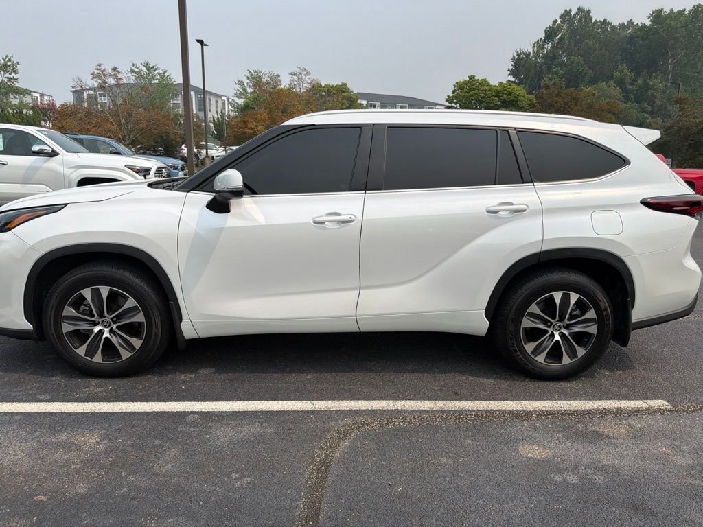 Used 2024 Beige Toyota XLE image 5