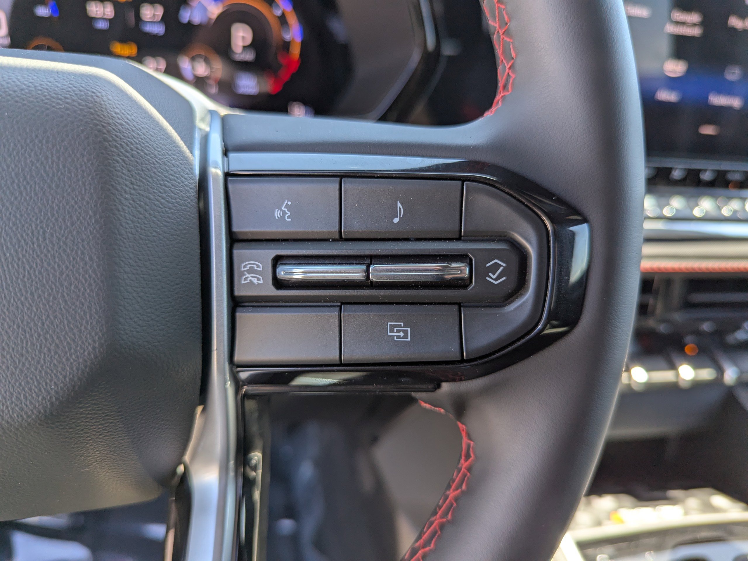 2025 Chevrolet Colorado Z71 - Photo 15