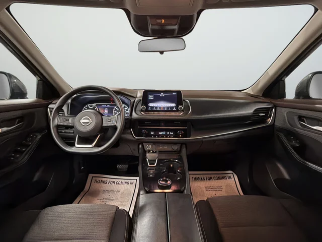 Used 2023 Gray Nissan SV image 9