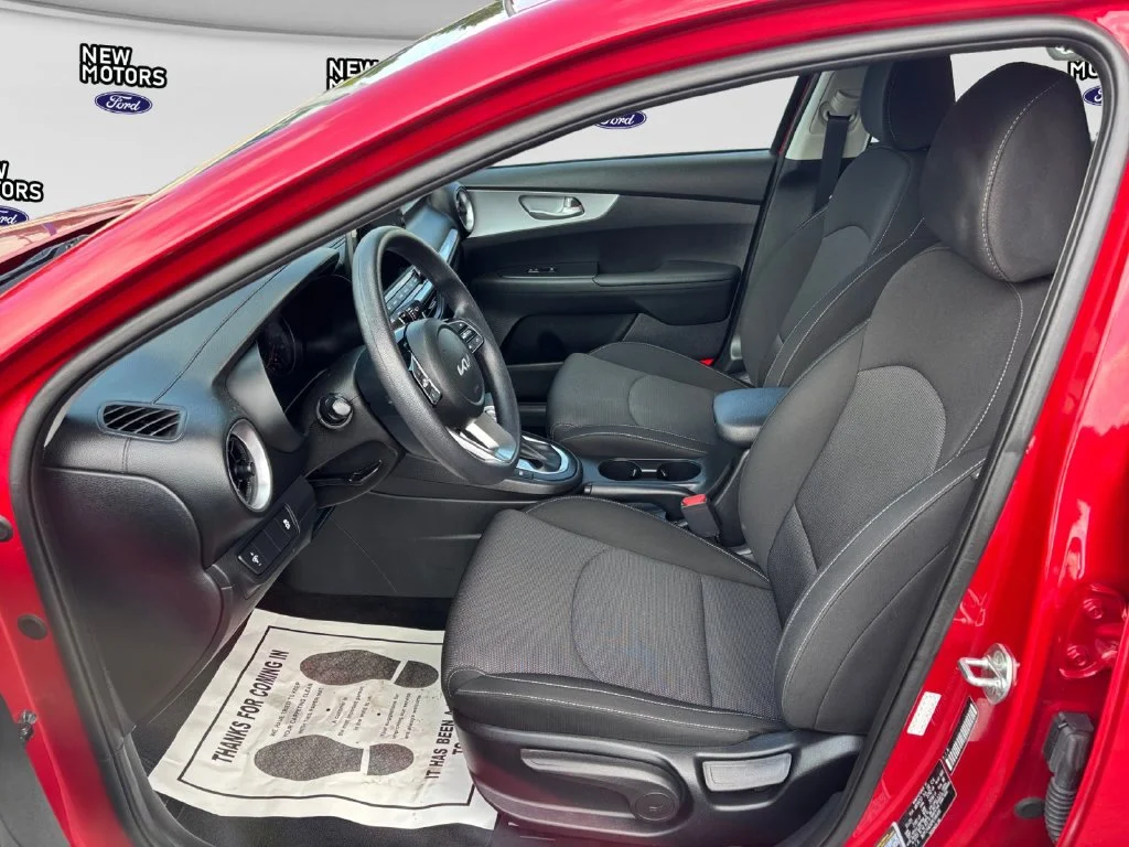 Used 2023 Currant Red Kia LXS image 10