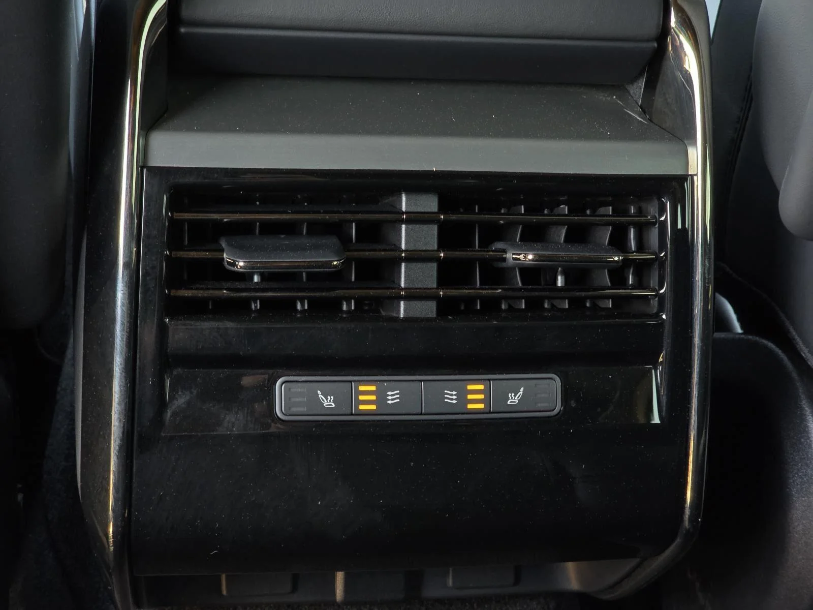 Certified Used 2025 Santorini Black Metallic Land Rover SE image 36