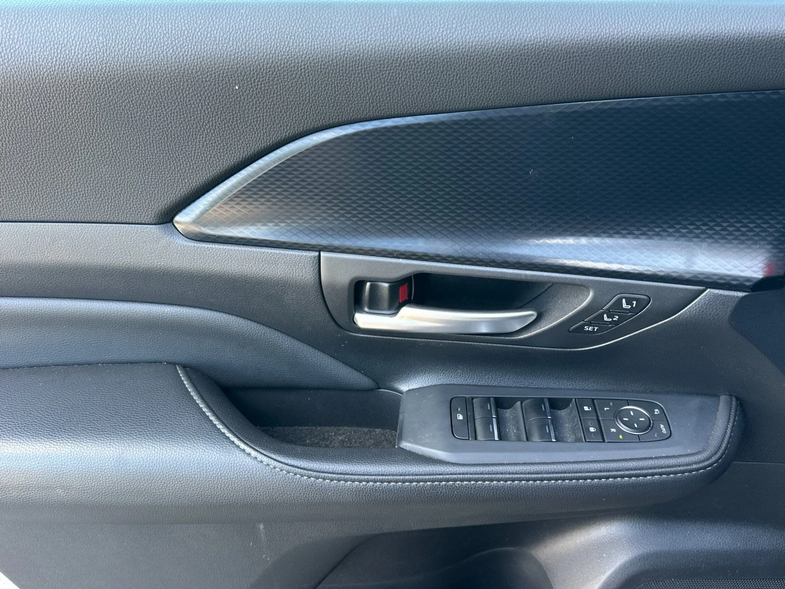 Used 2025 Cement Toyota MAX Platinum image 10