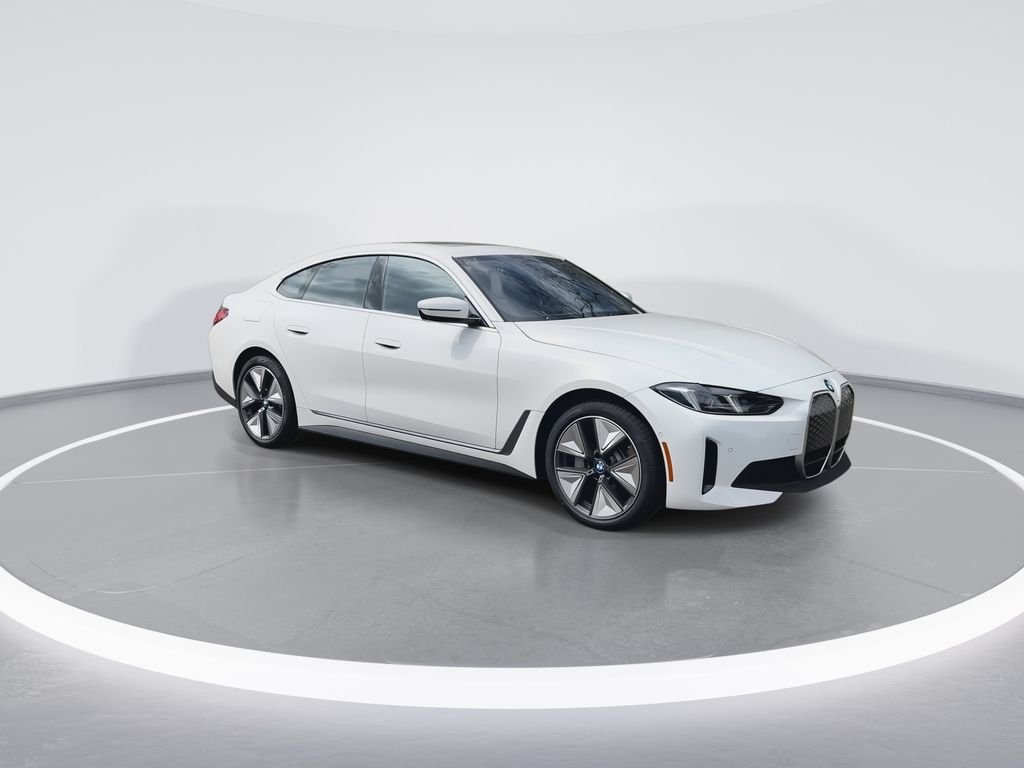 Used 2026 Alpine White BMW xDrive40 image 2