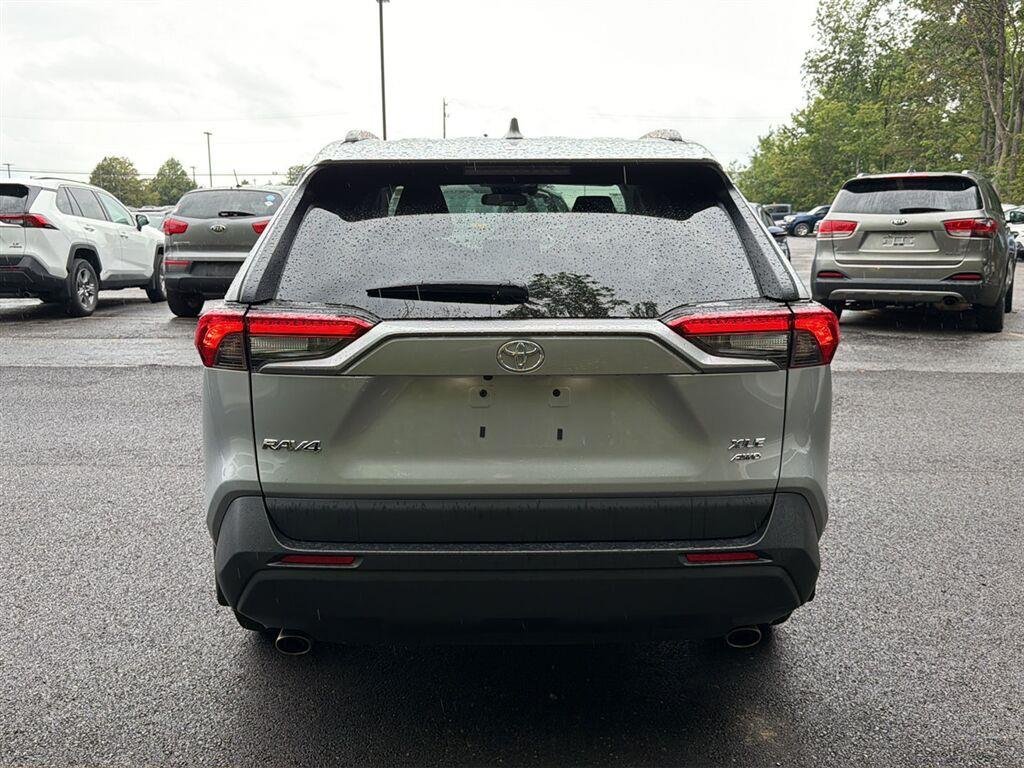 Used 2021 Silver Sky Metallic Toyota XLE image 9