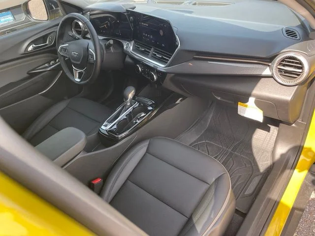 Used 2025 Yellow Chevrolet ACTIV image 17
