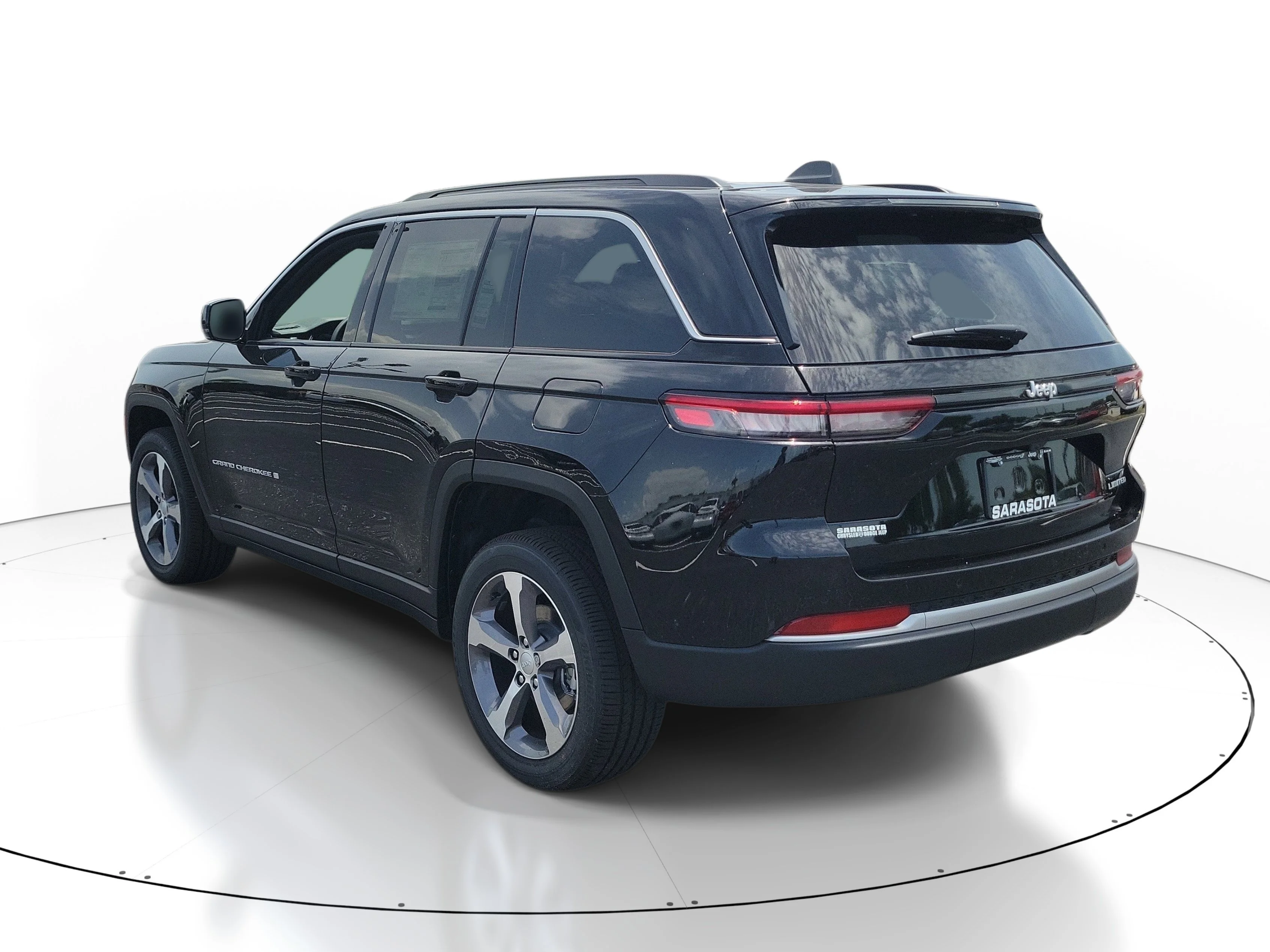 New 2026 Diamond Black Crystal Pearlcoat Jeep Limited image 4