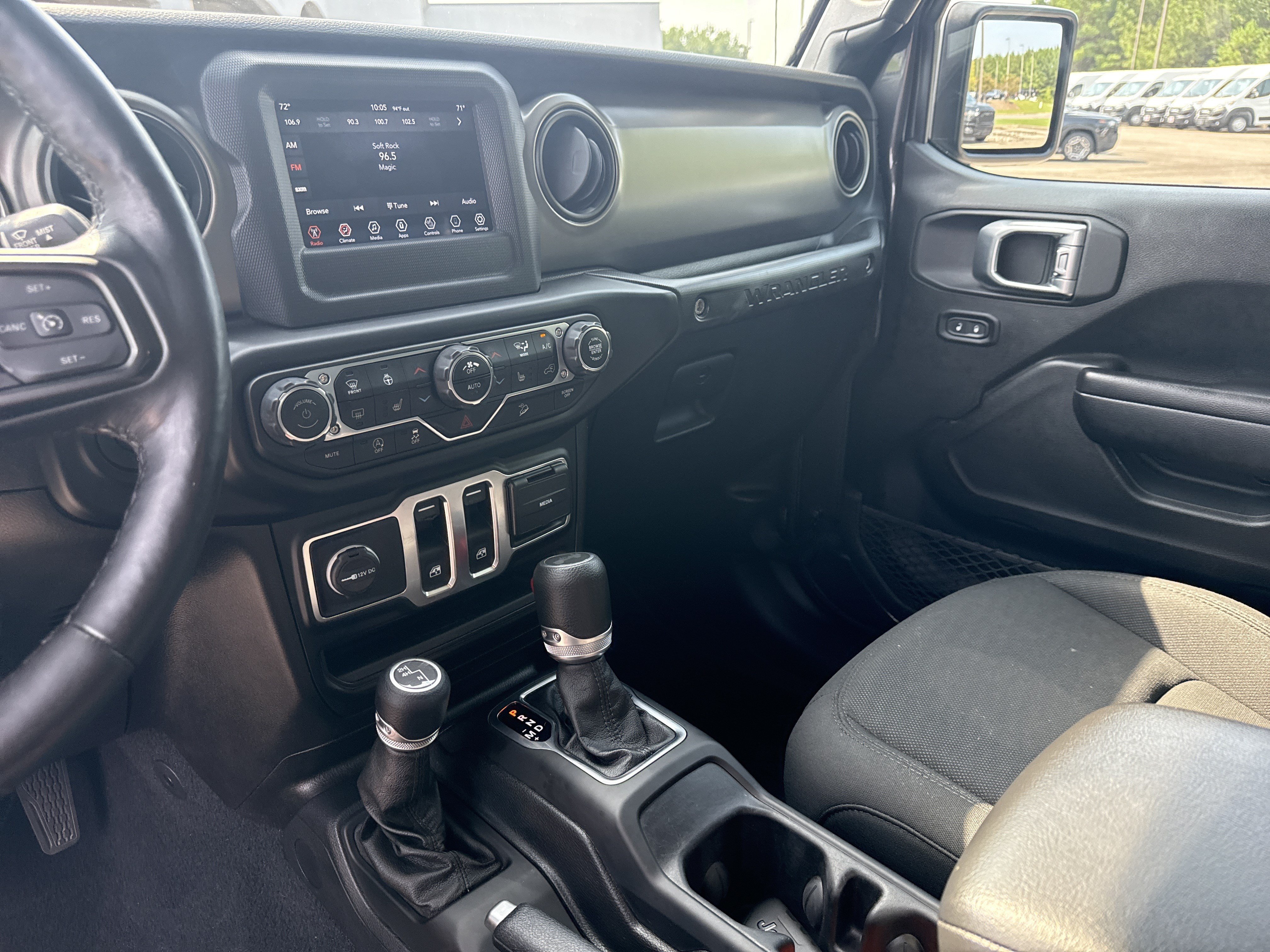Used 2020 Granite Crystal Metallic Clearcoat Jeep Willys image 25