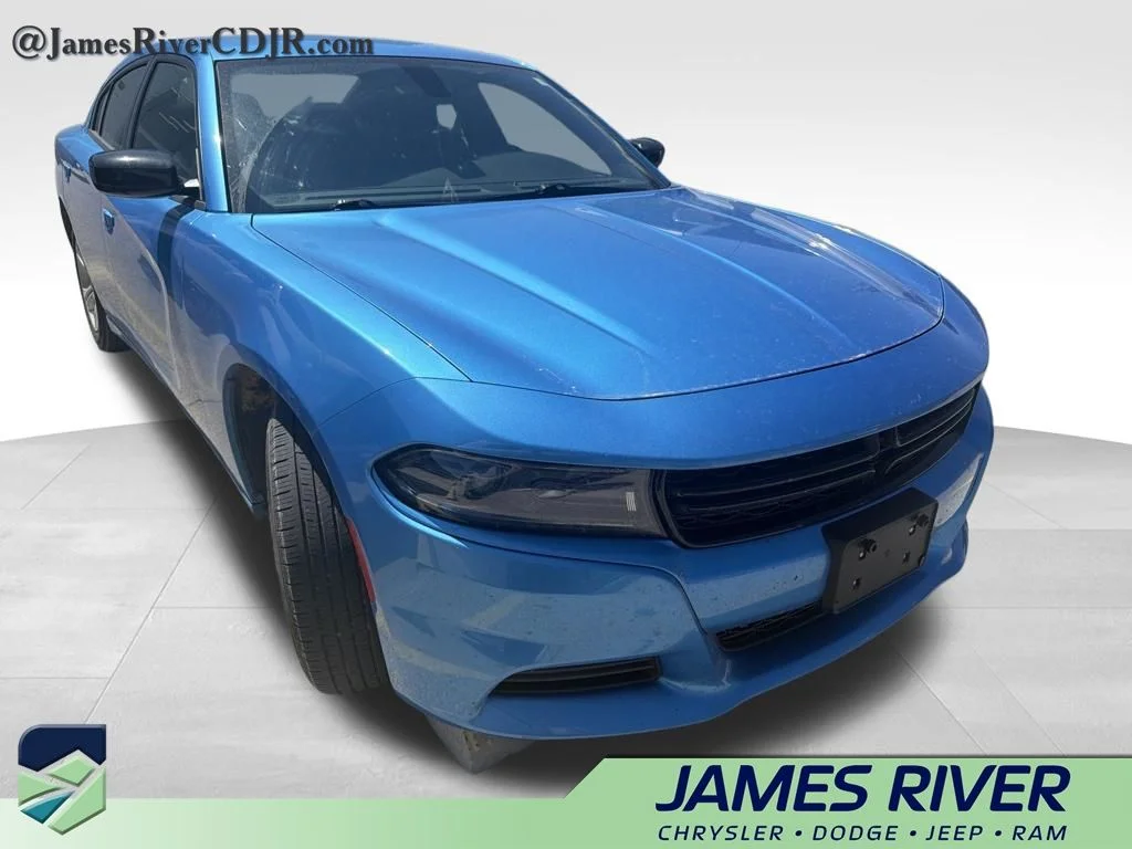 Used 2023 Blue Dodge SXT image 4
