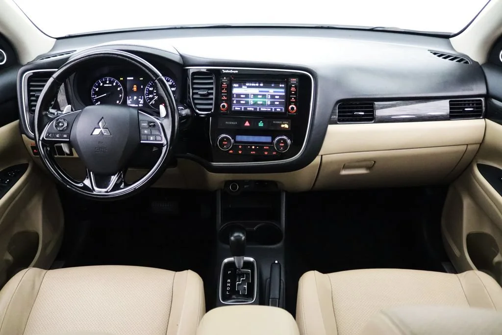 Used 2016 White Mitsubishi GT image 22