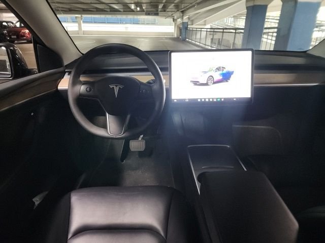 Used 2025  Tesla Long Range image 5