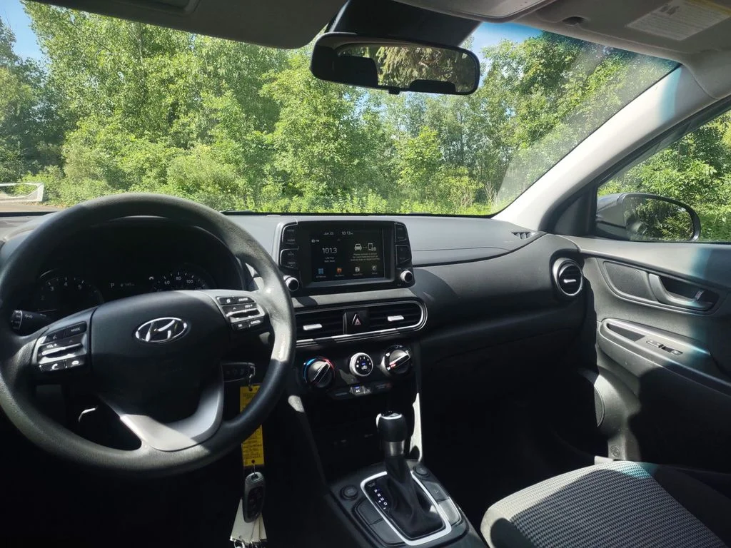 Used 2019 Gray Hyundai SE image 9