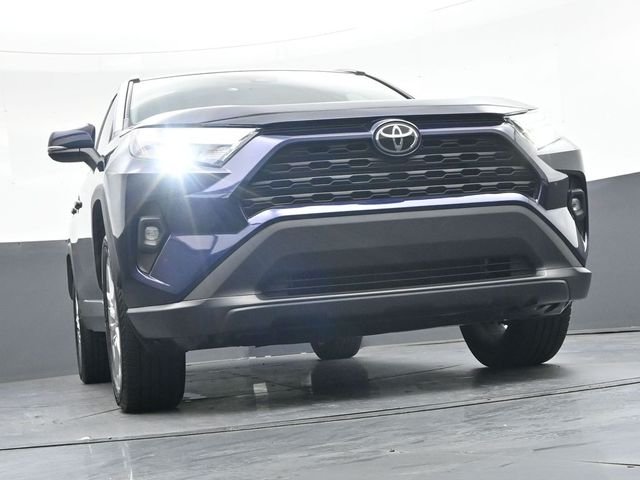 Used 2024  Toyota XLE Premium image 40