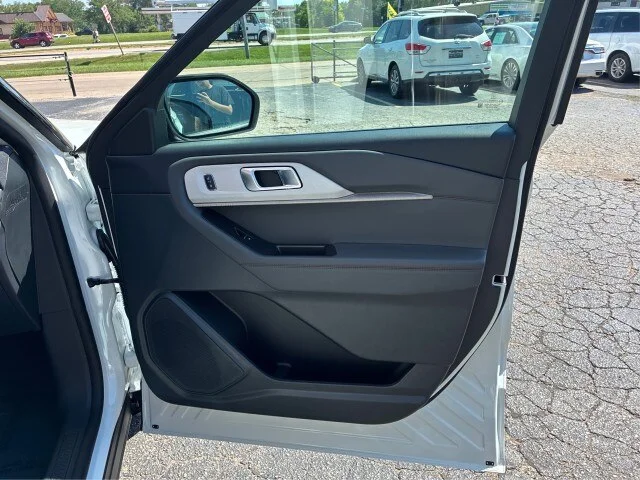 New 2026 Star White Metallic Tri-Coat Ford Active image 42