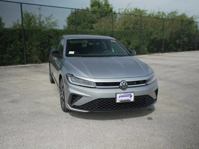 2025 Volkswagen Jetta Sport - Photo 2
