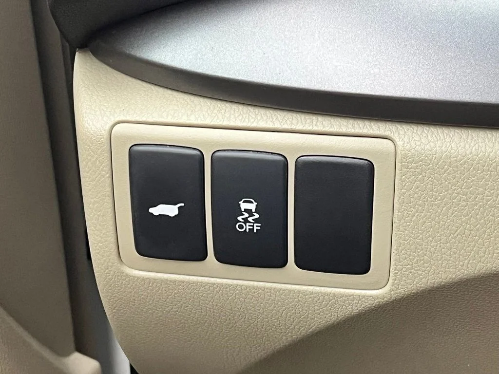 Used 2018  Acura Base image 26