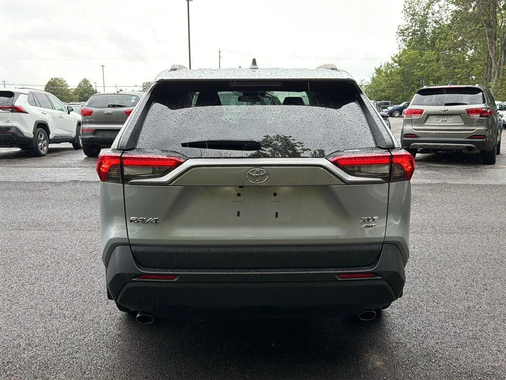 Used 2021 Silver Sky Metallic Toyota XLE image 9