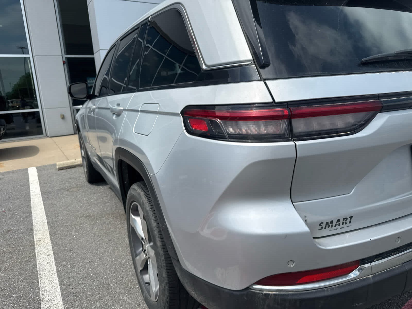 Used 2022 Silver Zynith Jeep Limited image 3
