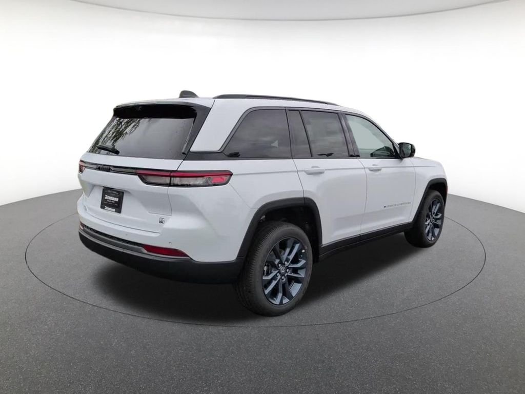 New 2026 Bright White Clear-Coat Exterior Paint Jeep  image 6