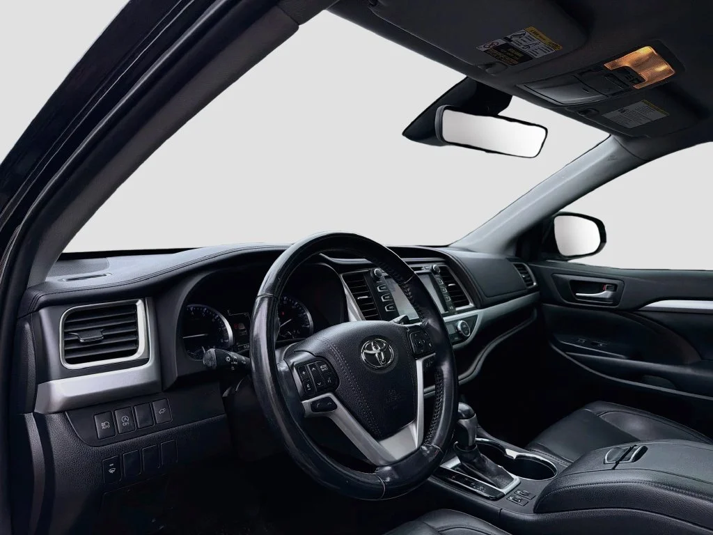 Used 2019 Black Toyota XLE image 9