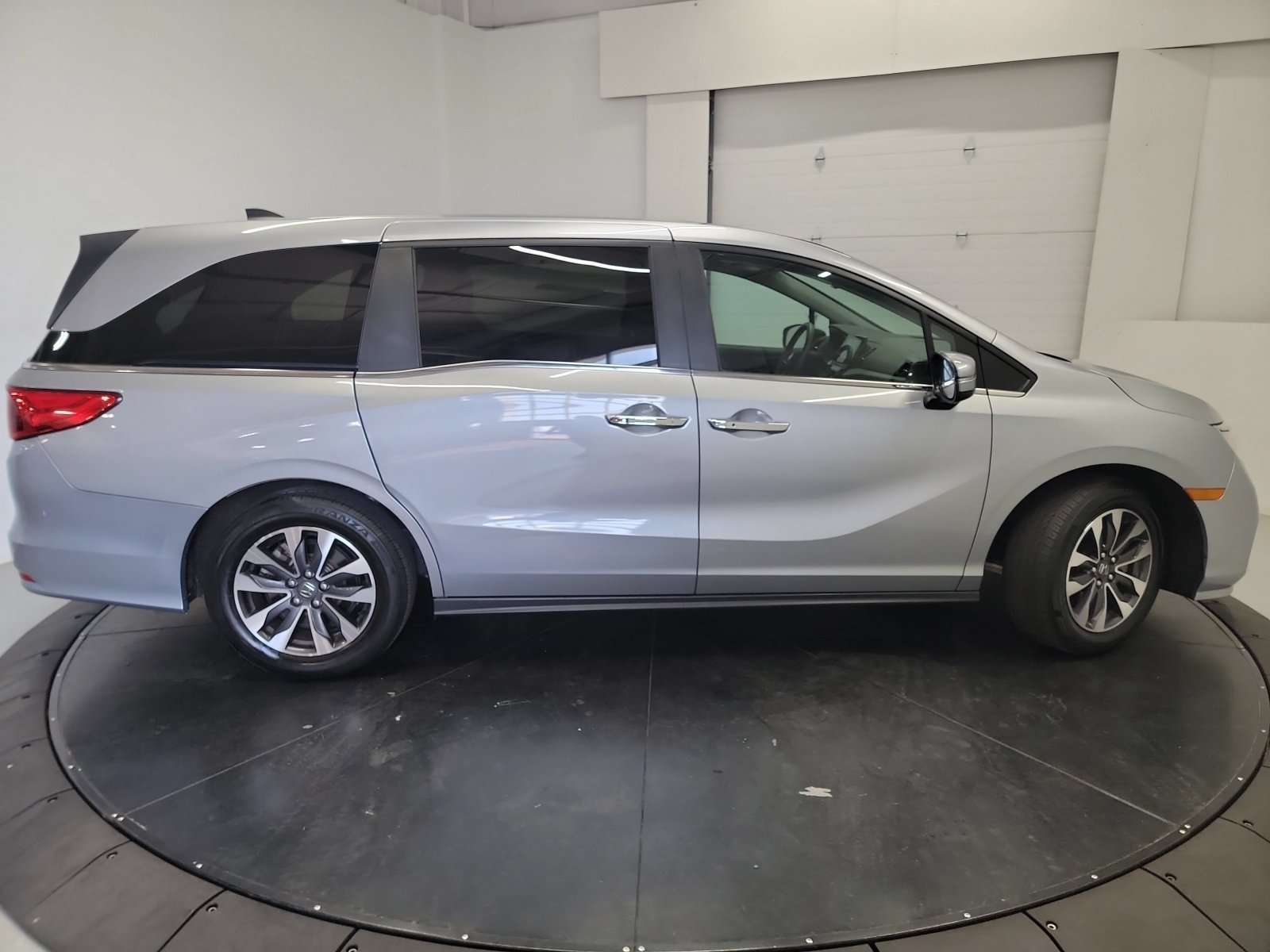 2024 Honda Odyssey EX-L - Photo 11