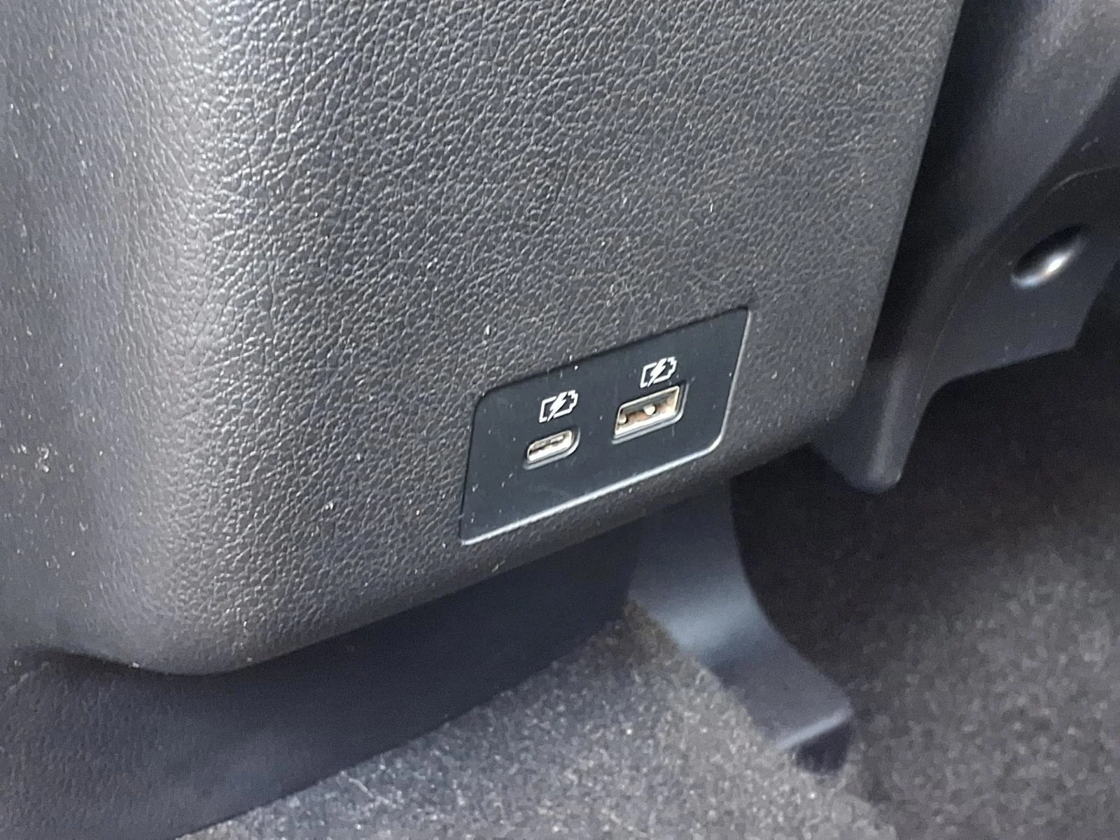 Used 2025 Red Mitsubishi SE image 15